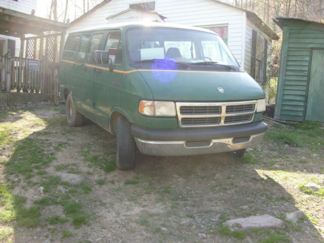 1994 Dodge B150 Window Passager Van was a Holiday Inn Van 1994 Dodge Ram Van B150