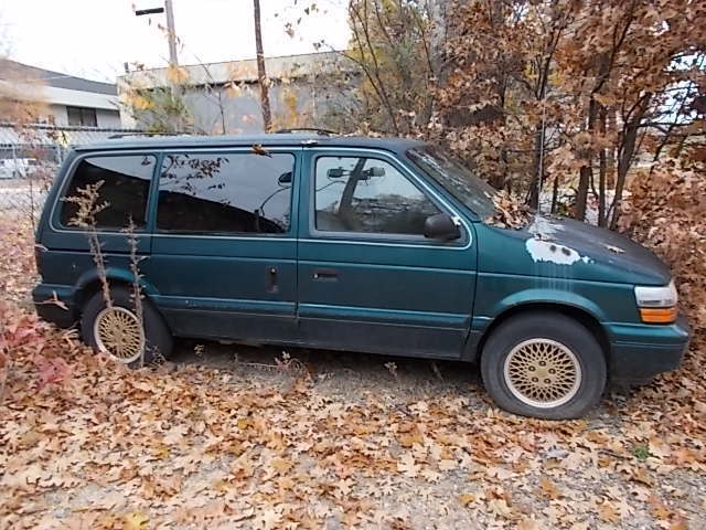 1994 Dodge Caravan Base Mini Passenger Van 3-Door - photo 2