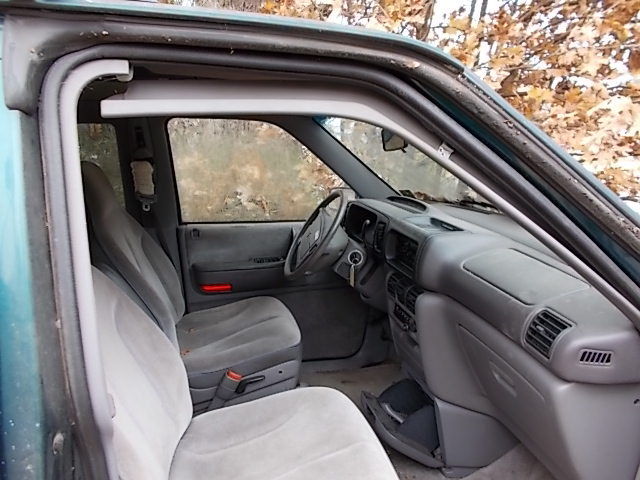 1994 Dodge Caravan Base Mini Passenger Van 3-Door - photo 3