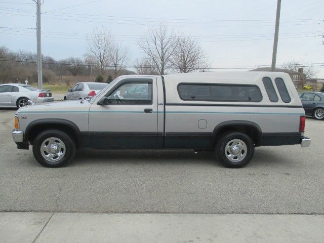 1994 Dodge Dakota WS Reg. Cab 6.5-ft. Bed 2WD - photo 2