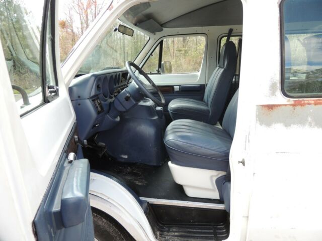 1994 Dodge Ram Van 350 Wagon - photo 9