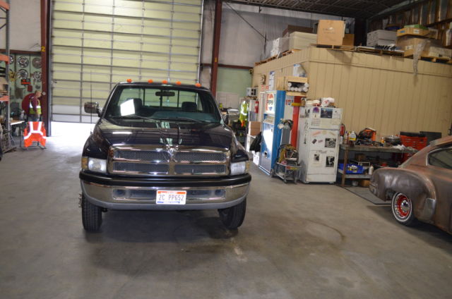 1994 Dodge Ram 3500 Base Standard Cab Pickup 2-Door - photo 2
