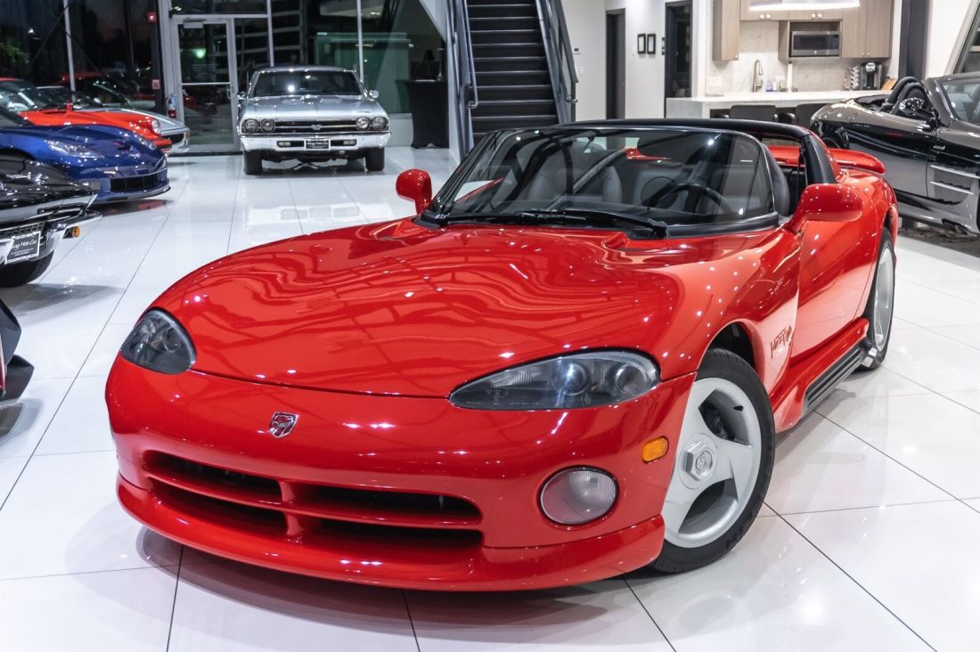 1994 Dodge Viper RT/10 SOFT TOP AND WINDOW INSERTS INCLUDED! 16K MILES! - photo 4