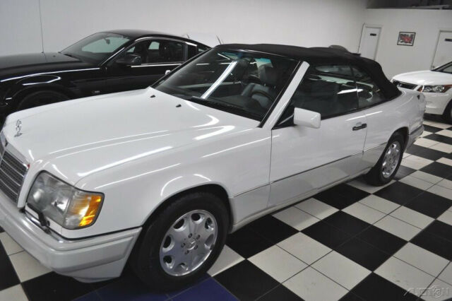 1994 Mercedes-Benz E-Class E320 CONVERTIBLE - ONLY 63K MILES - AMAZING CONDITION - photo 2