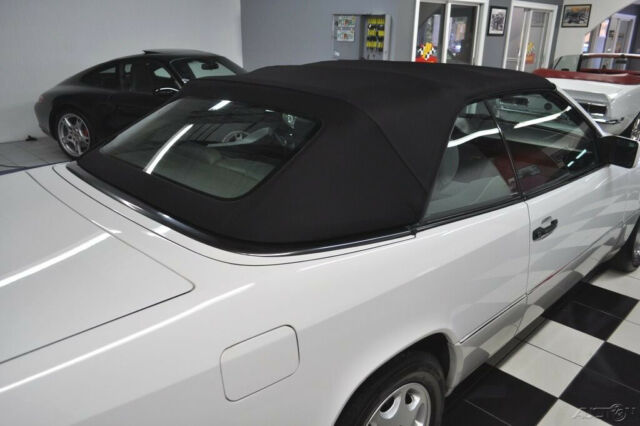 1994 Mercedes-Benz E-Class E320 CONVERTIBLE - ONLY 63K MILES - AMAZING CONDITION - photo 4