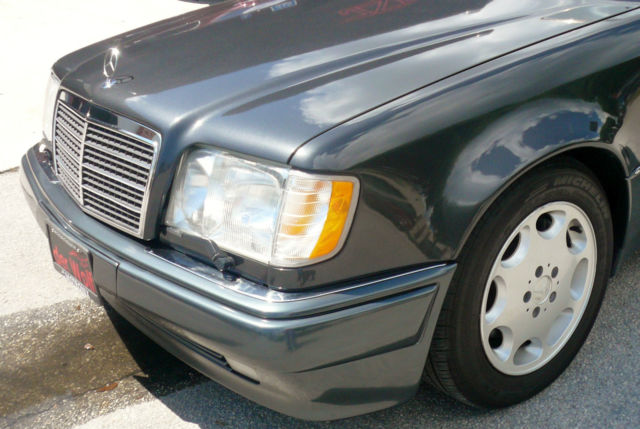 1994 Mercedes-Benz E-Class Sports Sedan - 4 doors - photo 10