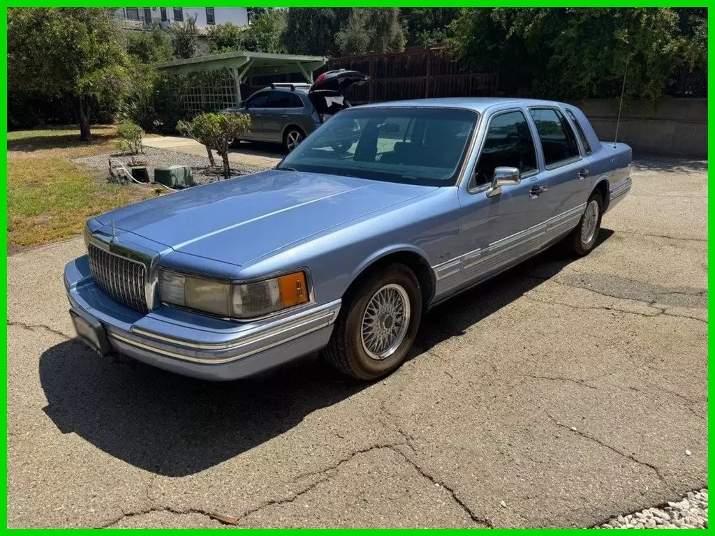 1994 Executive 4.6L V8 16V 4-Speed 86,700 Miles Leather Interior 1994 Lincoln Town Car Executive 4dr Sedan Stock Number 111183