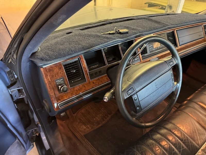 1994 Lincoln Town Car Executive 4dr Sedan Stock Number 111183 - photo 11