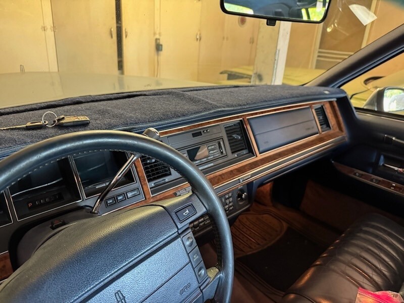 1994 Lincoln Town Car Executive 4dr Sedan Stock Number 111183 - photo 12