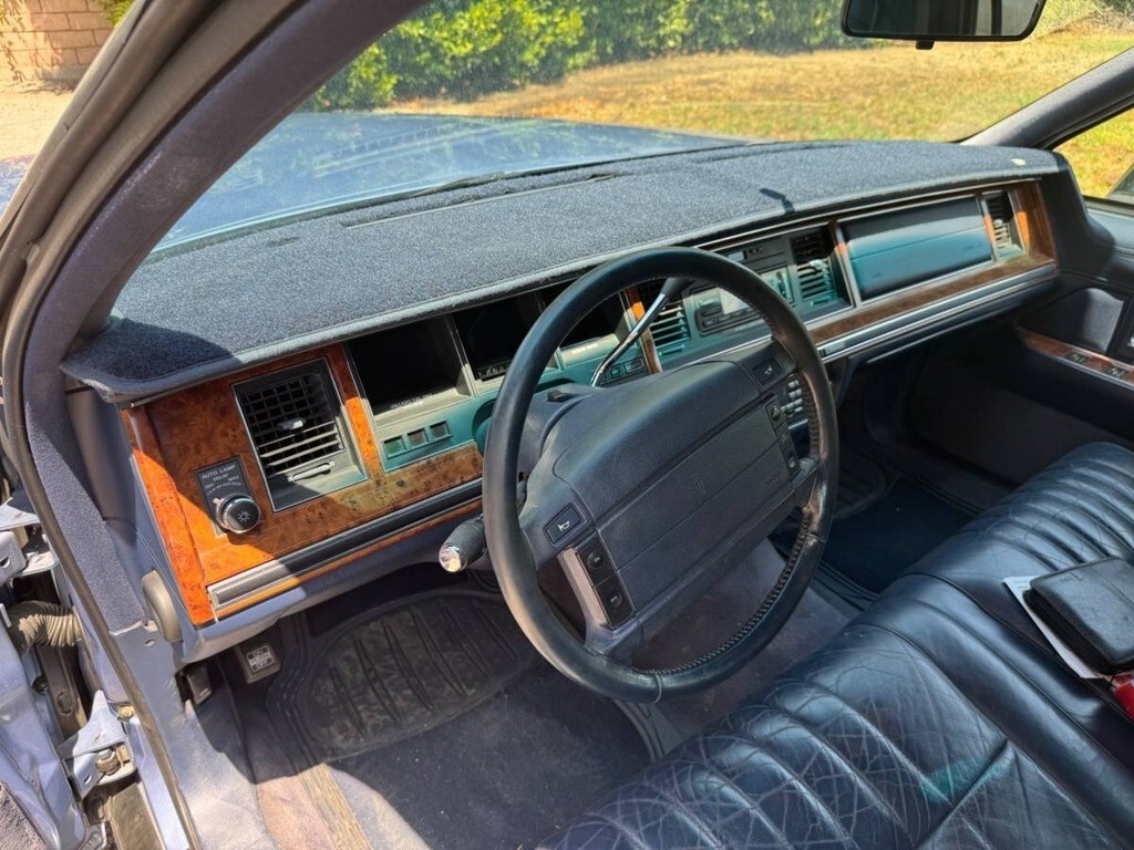 1994 Lincoln Town Car Executive 4dr Sedan Stock Number 111183 - photo 7