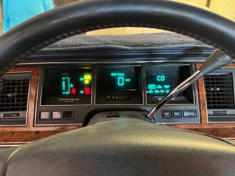 1994 Lincoln Town Car Executive 4dr Sedan Stock Number 111183 - photo 8