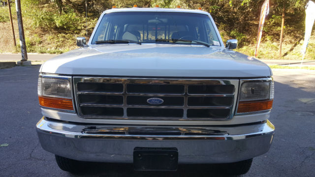 1994 Ford F-350 XLT, CREW, 8' BED - photo 2