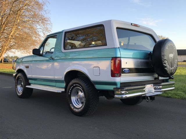 1994 Ford Bronco XLT Sport Utility 2-Door - photo 2