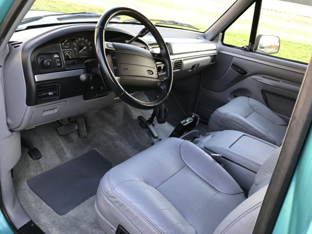 1994 Ford Bronco XLT Sport Utility 2-Door - photo 7