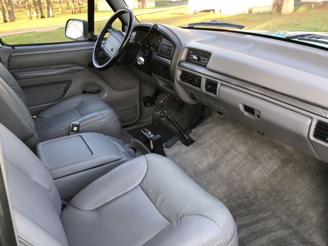 1994 Ford Bronco XLT Sport Utility 2-Door - photo 9