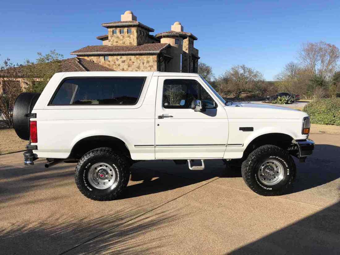 1994 Ford Bronco SUV White 4WD Automatic U100 1994 Ford Bronco U100