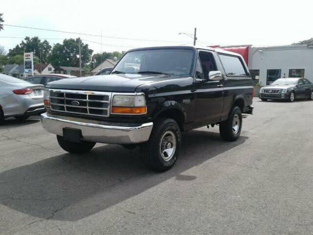 1994 Ford Bronco XLT 2dr 4WD SUV - photo 2