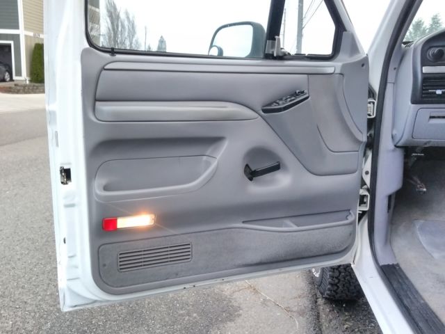1994 Ford Bronco FORD WHITE BRONCO XLT 4X4 - photo 10