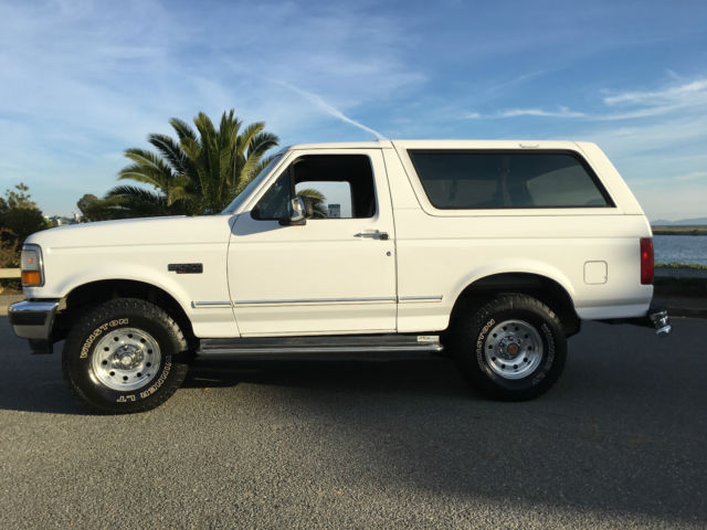 1994 Ford Bronco XLT Sport Utility 2-Door 5.8L 1994 Ford Bronco XLT Sport Utility 2-Door