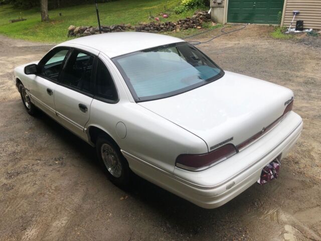 1994 Ford Crown Victoria LX - photo 2