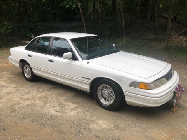 1994 Ford Crown Victoria LX - photo 5