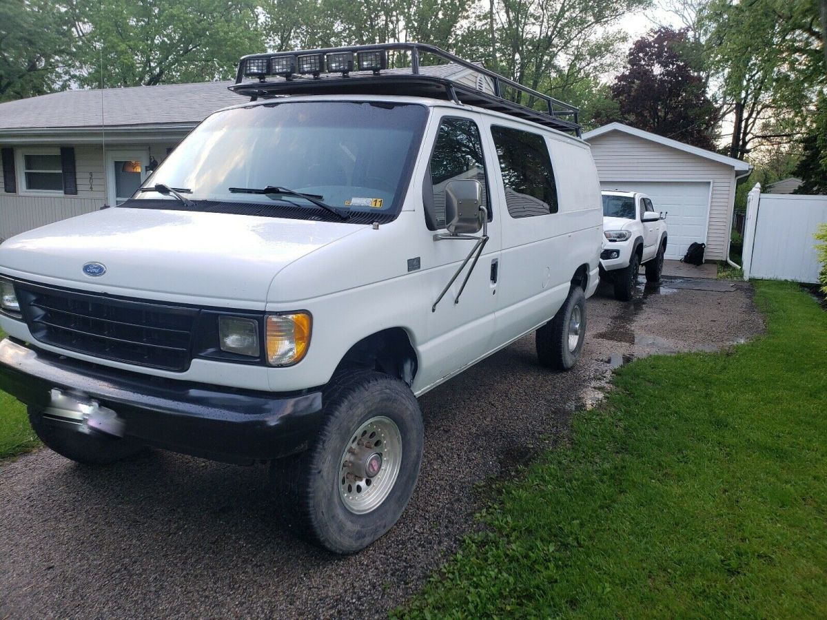 1994 Ford E-350 Econoline Van White 4WD Automatic E350 VAN 4x4 1994 Ford E-350 Econoline E350 VAN 4x4