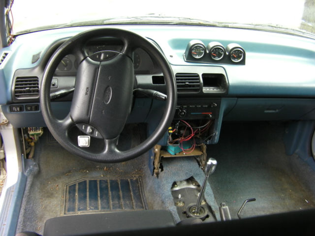 1994 Ford Escort LX - photo 6