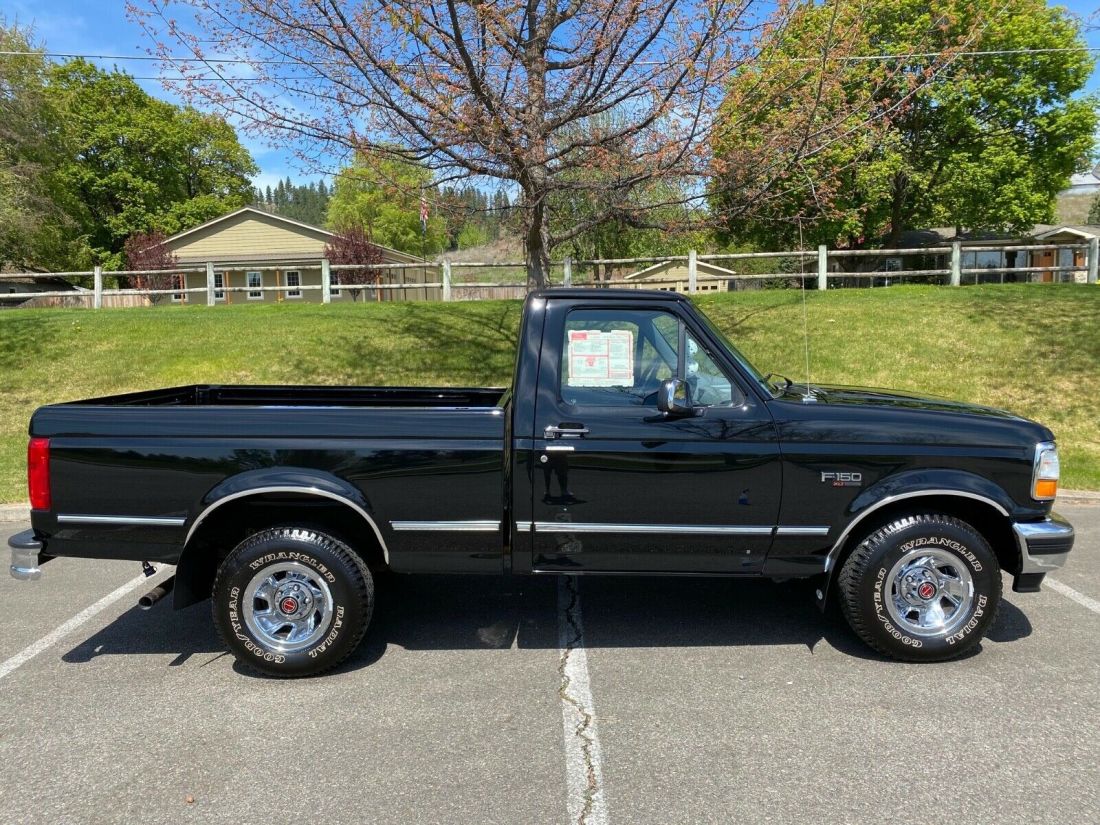 1994 Ford F-150 RARE ONLY 22,825 ACTUAL MILES LIKE NEW 2-OWNER - photo 2