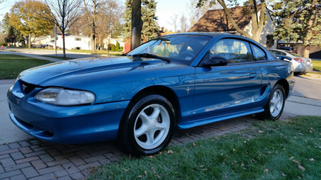 1994 Ford Mustang 2-Door Coupe 94 1994 Ford Mustang Base