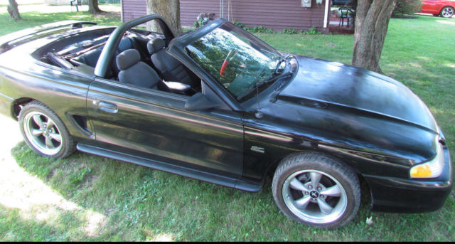 1994 Ford Mustang GT Convertible 2-Door - photo 2