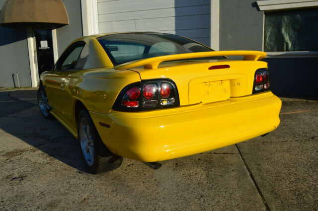 1994 Ford Mustang GT - photo 2