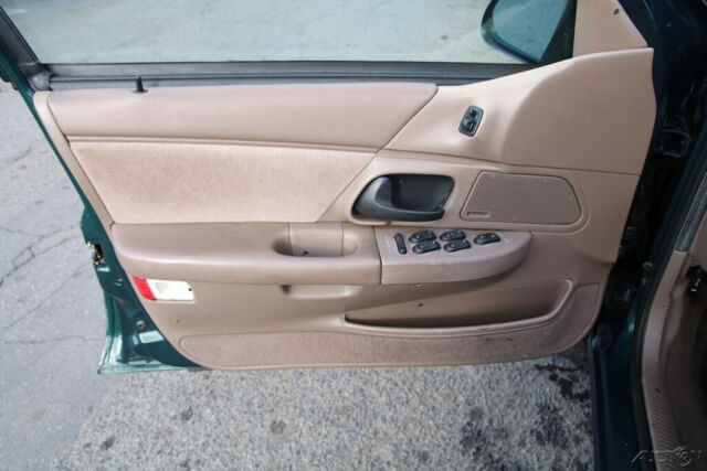 1994 Ford Taurus GL - photo 9