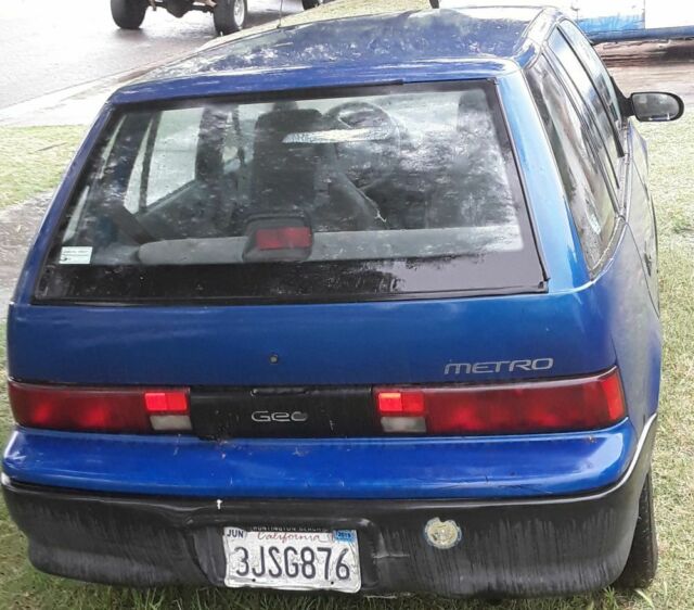 1994 Geo Metro 4 door hatchback - photo 2