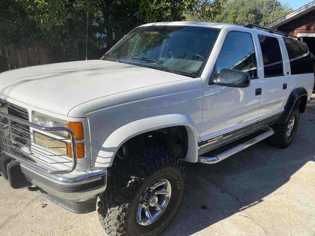 1994 GMC K1500 Suburban SUV White 4WD Automatic K1500 with low miles 1994 GMC K1500 Suburban K1500