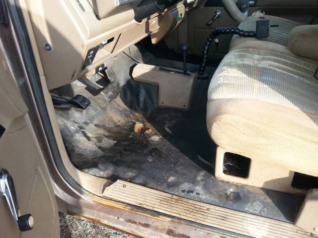 1994 GMC Suburban SLE Sport Utility 4-Door - photo 8