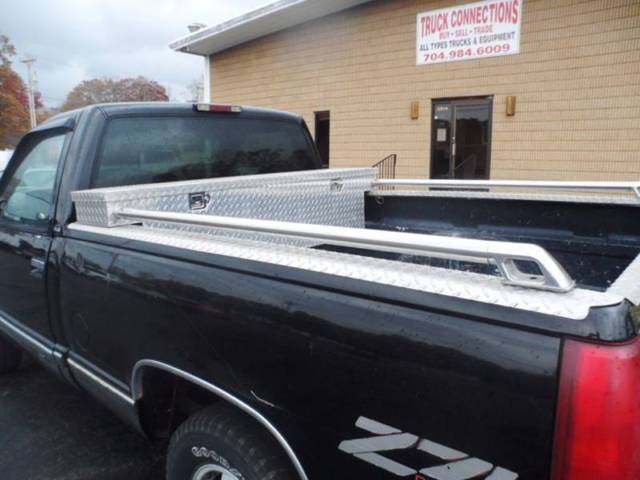 1994 GMC Sierra 1500 SL 2dr K1500 4WD Standard Cab SB - photo 2