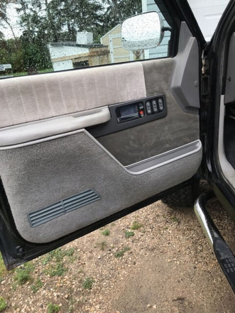 1994 GMC Sierra 1500 SLE 4WD Standard Cab LB - photo 5