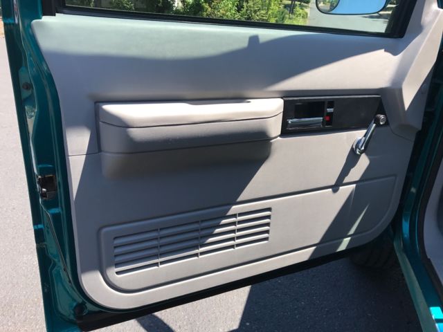 1994 GMC Sierra 1500 GMC Sierra Truck SL Regular Cab 4x4 Low Miles - photo 10
