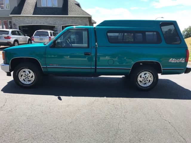 1994 GMC Sierra 1500 GMC Sierra Truck SL Regular Cab 4x4 Low Miles - photo 2