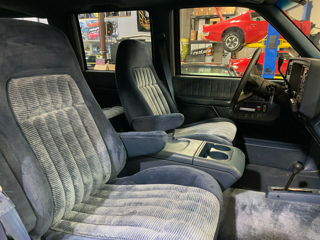 1994 GMC Suburban , K2500, 7.4L EFI V8, Auto, Nevada Rust Free - photo 10