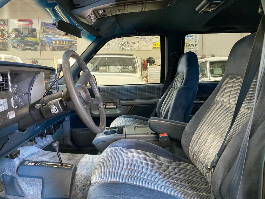 1994 GMC Suburban , K2500, 7.4L EFI V8, Auto, Nevada Rust Free - photo 9