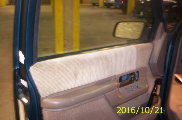 1994 GMC Suburban SLE - photo 8