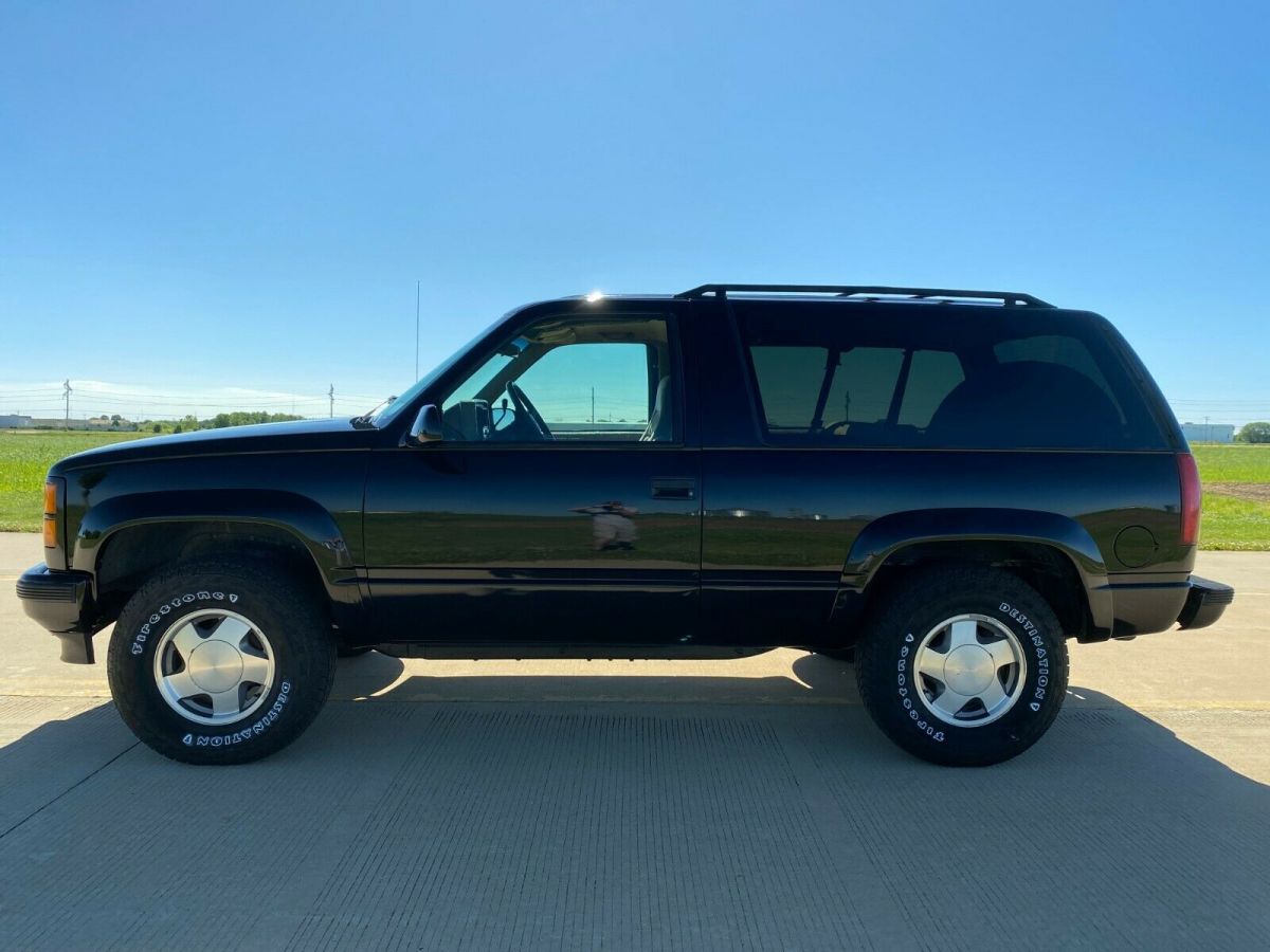 1994 GMC Yukon Sport Utility - photo 2