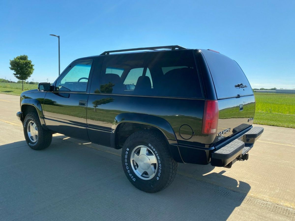 1994 GMC Yukon Sport Utility - photo 3