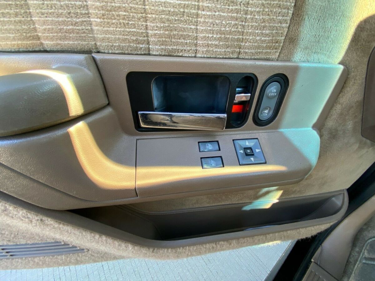 1994 GMC Yukon Sport Utility - photo 8
