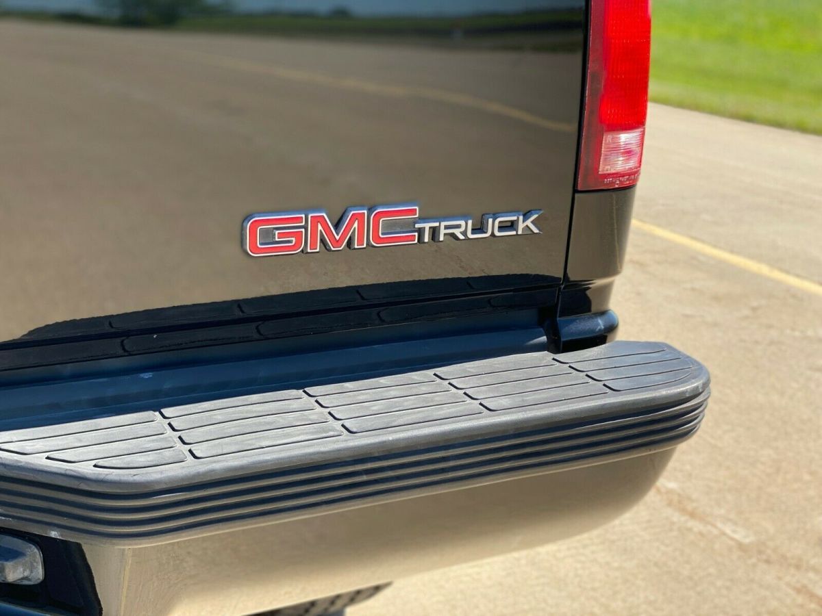 1994 GMC Yukon Sport Utility - photo 9