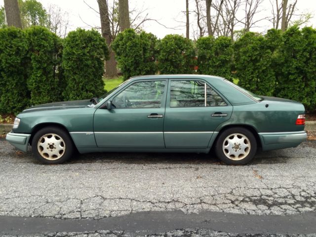 1994 green Mercedes e320 1994 Mercedes-Benz E-Class 320 4 door