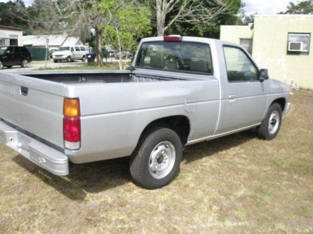 1994 Nissan Other Pickups XE - photo 2