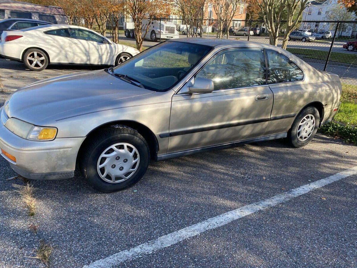 1994 Honda Accord LX - photo 2