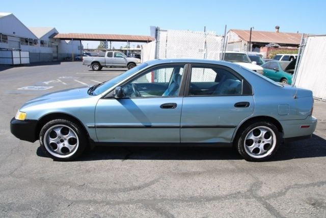 1994 Honda Accord DX - photo 2